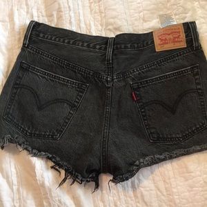 Levi’s 501 - high waisted cut off shorts